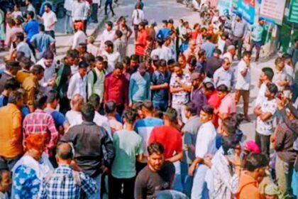 शराब के ठेके के पास युवक की चाकू से गोदकर हत्या, परिजनों ने शव रखकर बदरीनाथ हाईवे किया जाम-Newsnetra 10 Screenshot 20251027 001656 Chrome2