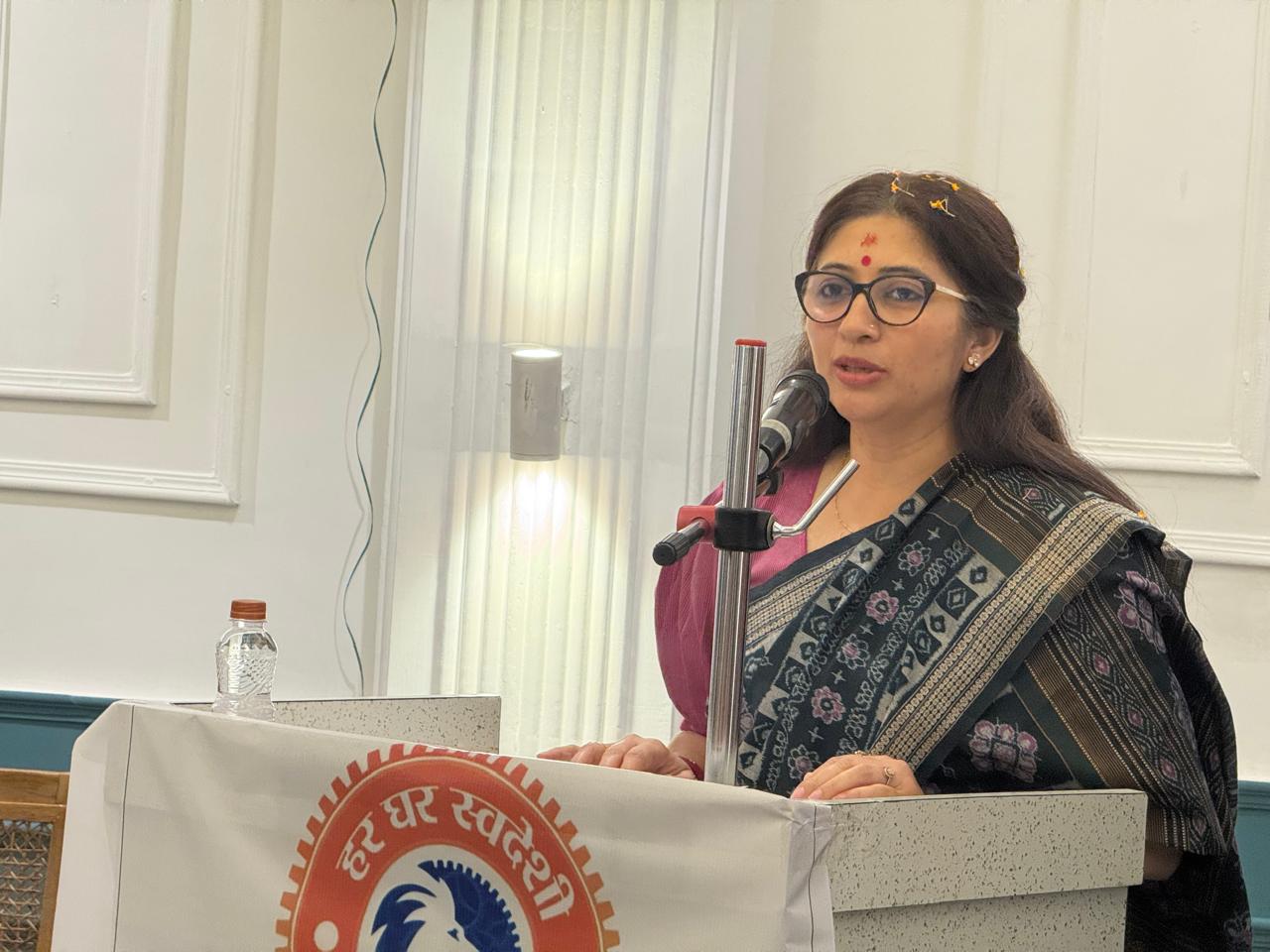 रूड़की में ‘आत्मनिर्भर भारत संकल्प अभियान’ की जिला कार्यशाला संपन्न, दीप्ति रावत भारद्वाज ने दिया ‘घर-घर स्वदेशी’ का संदेश-Newsnetra 18 WhatsApp Image 2025 10 07 at 9.15.37 PM