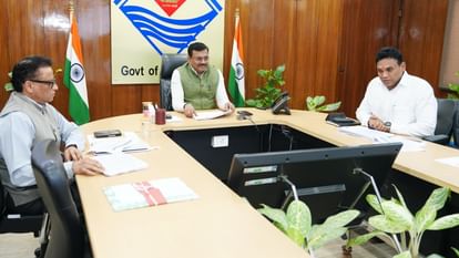 उत्तराखंड में नर्सिंग शिक्षा को बढ़ावा: मेडिकल व नर्सिंग कॉलेजों में बढ़ेंगी 1800 सीटें, पहली बार बनेगी SOP-Newsnetra 4 bthaka karata makhaya sacava 33c8a327592f394d1b32a1005d2f028b