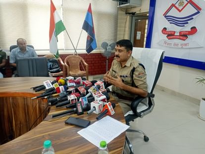 यूकेएसएसएससी परीक्षा से पहले पकड़ा गया संदिग्ध अभ्यर्थी, शैक्षिक प्रमाणपत्र से लेकर जाति व स्थायी निवास तक सब कुछ निकला फर्जी-Newsnetra 3 esaesapa ajaya saha 982e6082697bca0de9b730df9441d9c9