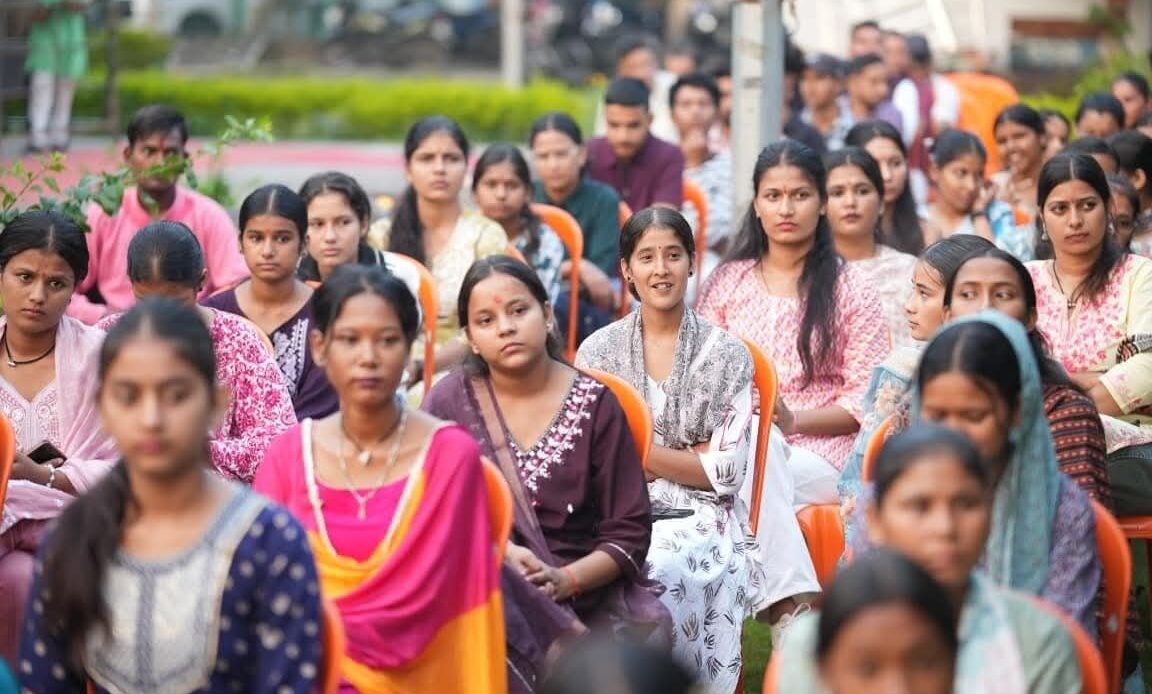 मुख्यमंत्री पुष्कर सिंह धामी ने खटीमा में “मुख्य सेवक युवा संवाद” में युवाओं को किया प्रेरित-Newsnetra 8 fb img 17612420154737822502057981571606