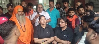 ‘आई लव महादेव’ पोस्ट करने पर युवक की पिटाई, घायल युवक की शिकायत पर पुलिस जांच में जुटी; कार्रवाई न होने पर हिंदू रक्षा दल का कोतवाली में प्रदर्शन-Newsnetra 3 hatha rakashhaka thal ka karayakarata e46bfd9595bbfb338ea598f576f17e28