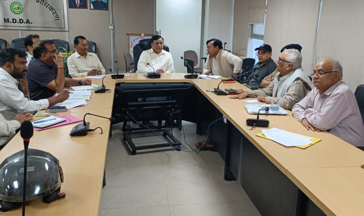आढ़त बाजार पुनर्विकास परियोजना पर एमडीडीए की समीक्षा बैठक, 3 नवंबर से भू-खंड आवंटन व नकद प्रतिकर कार्य प्रारंभ-Newsnetra 7 img 20251015 wa00169113279066259744635