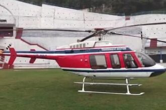 मौसम खराब, बदरीनाथ से लौट रहे हेलिकॉप्टर की मसूरी के स्कूल में इमरजेंसी लैंडिंग, छह लोग थे सवार-Newsnetra 16 masara ma halkapatara ka imarajasa ldaga f1a72a7a14b7568d5e5aa75545bbe141