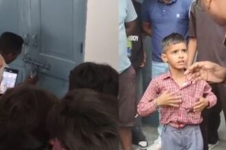 स्कूल स्टाफ की लापरवाही से मासूम हुआ कक्षा में कैद, लोगों ने रोने की आवाज सुनकर बचाया बच्चा-Newsnetra 7 sakal ma kakashha ma fasa chhatara 24047b497ba7a0516e375941c1b791a3 1