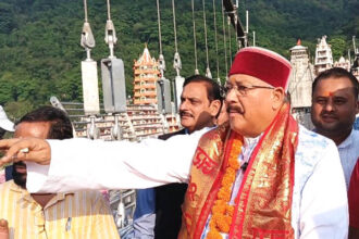 गंगोत्री धाम के कपाट शीतकाल के लिए हुए बंद — पर्यटन मंत्री सतपाल महाराज ने की माँ गंगा की पूजा-अर्चना-Newsnetra 15 satpal maharaj