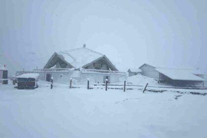 snowfall in hemkund sahib 6f70a5d4cb13f01c6e0b15acae19669a 1