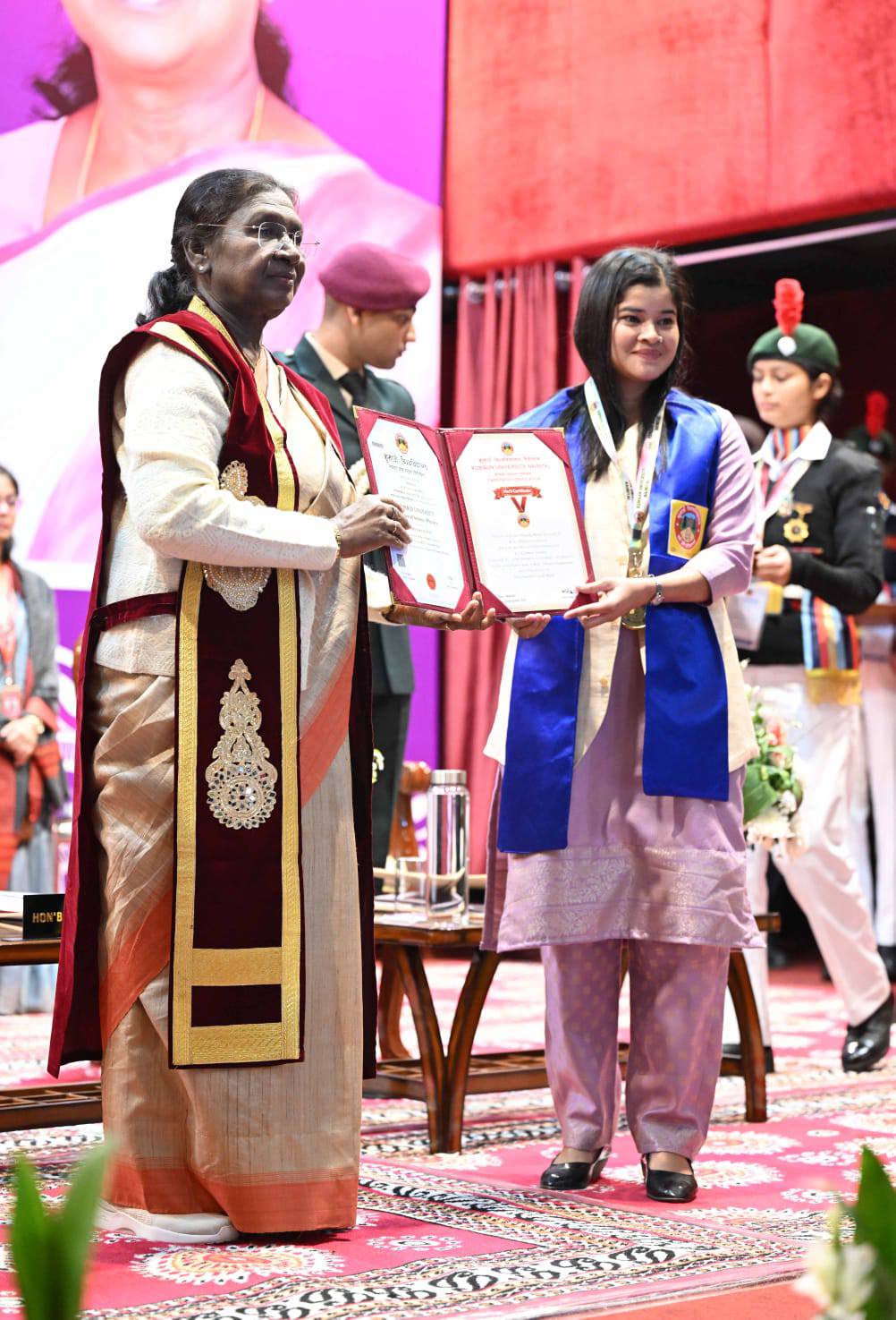 राष्ट्रपति द्रौपदी मुर्मु ने कुमाऊँ विश्वविद्यालय के 20वें दीक्षांत समारोह में की शिरकत, कहा— शिक्षा का उद्देश्य चरित्र व नैतिक मूल्यों को मजबूत करना-Newsnetra 12 575104982 1136796958623334 800978831357478726 n