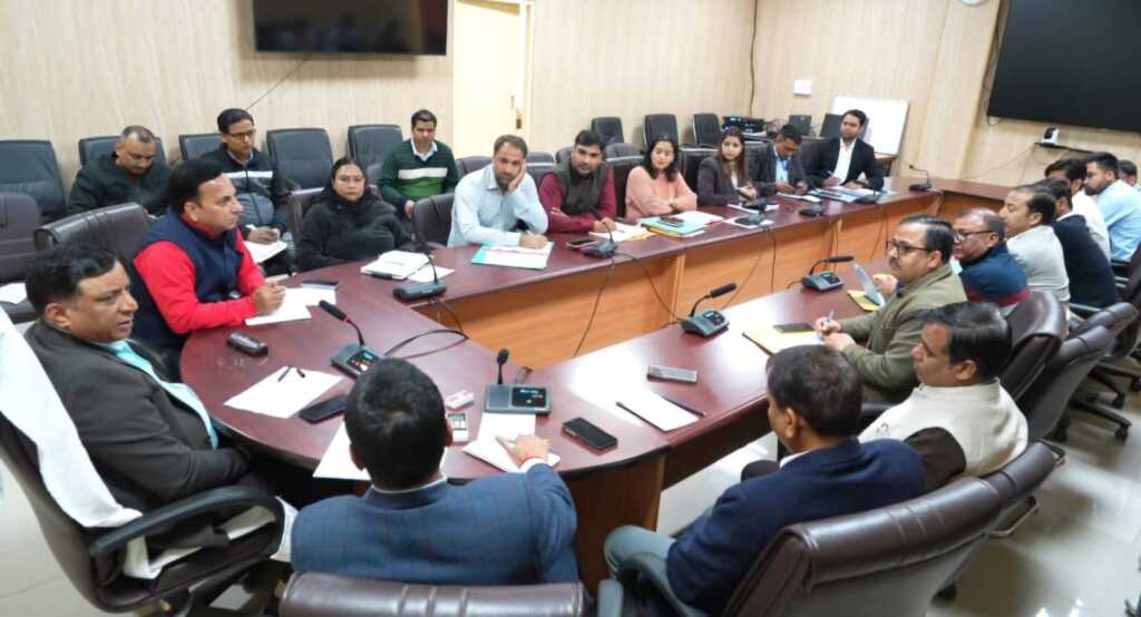 जन-कल्याणकारी योजनाओं के प्रभावी प्रचार-प्रसार पर जोर : सूचना महानिदेशक बंशीधर तिवारी के निर्देश-Newsnetra 9 FB IMG 1764515132177 1