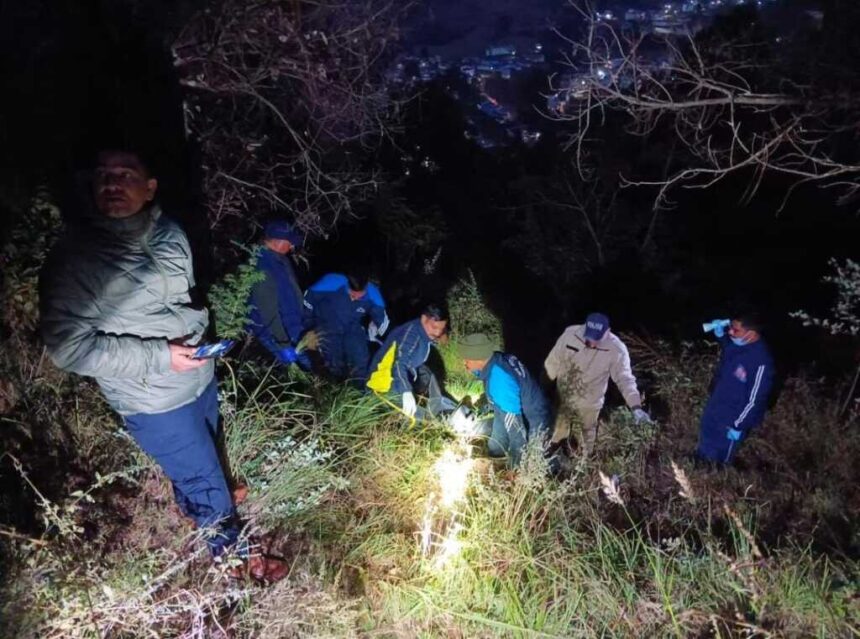 जनपद पिथौरागढ़: एस.डी.आर.एफ. टीम द्वारा गहरी खाई से बरामद किया गया अज्ञात शव-Newsnetra 3 IMG 20251110 WA0069