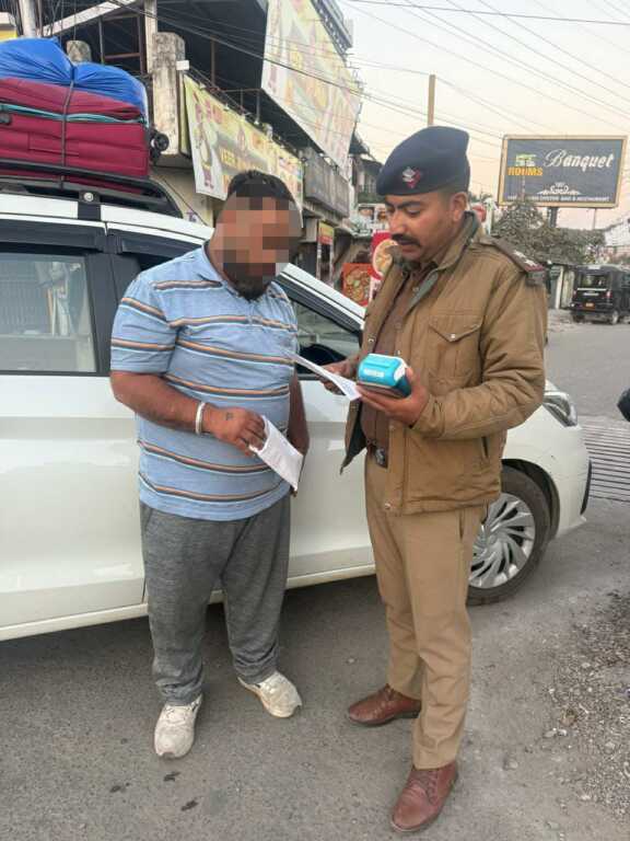 सड़क सुरक्षा पर देहरादून पुलिस का फोकस — 2025 में अब तक 1.72 लाख से अधिक चालान-Newsnetra 6 IMG 20251112 WA0110