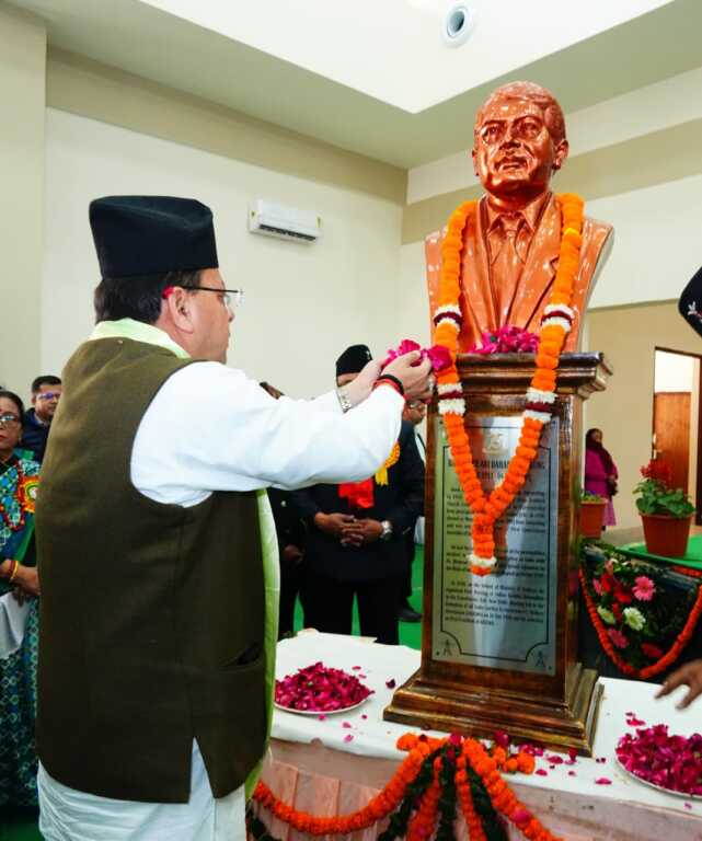 गोरखा एक्स-सर्विसमेन्स एसोसिएशन की 75वीं वर्षगांठ पर मुख्यमंत्री धामी ने किया गुरूंग की प्रतिमा का अनावरण-Newsnetra 12 IMG 20251126 WA0104