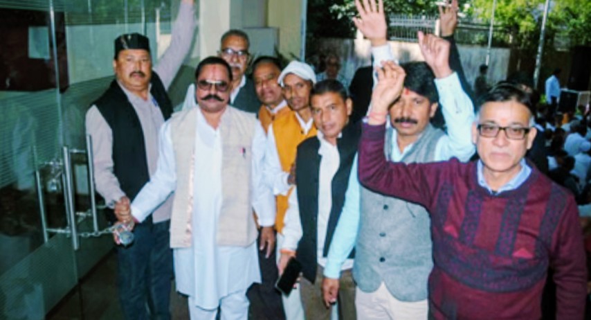 मानदेय में वृद्धि की मांग को लेकर सरकारी राशन विक्रेताओं का विरोध, तालाबंदी के बाद मिला आश्वासन-Newsnetra 3 Screenshot 20251107 003443 Chrome2