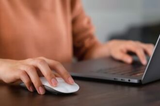 laptop using 368e6457fe0f58b0833e335e1c3db42f