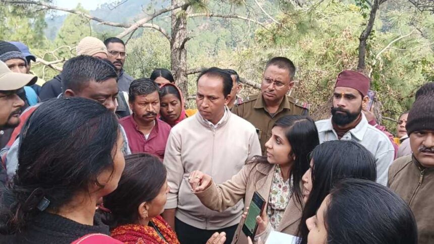 गुलदार की दहशत के बीच बच्चों की सुरक्षा पर प्रशासन सख्त, 05 से 08 दिसंबर तक आंगनवाड़ी केंद्र बंद-Newsnetra 3 FB IMG 1764858548918