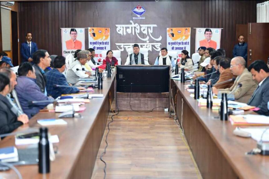 बागेश्वर में सीएम धामी ने की विकास योजनाओं की गहन समीक्षा, अधिकारियों को दिए सख्त निर्देश-Newsnetra 15 IMG 20251206 WA0152