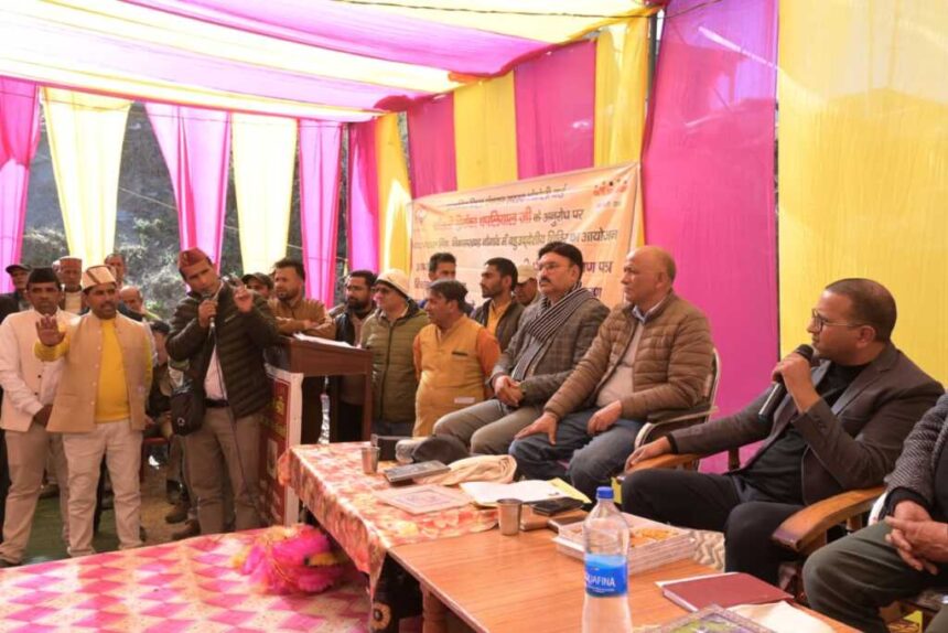 तिंया में उमड़ा जनसैलाब, ‘सरकार जनता के द्वार’ कार्यक्रम में ग्रामीणों को मिला योजनाओं का व्यापक लाभ-Newsnetra 13 IMG 20251209 WA0031