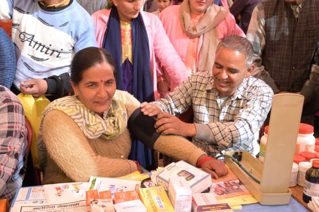 तिंया में उमड़ा जनसैलाब, ‘सरकार जनता के द्वार’ कार्यक्रम में ग्रामीणों को मिला योजनाओं का व्यापक लाभ-Newsnetra 18 IMG 20251209 WA0032 1