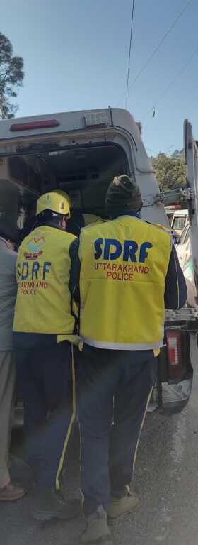 खैरना में SDRF का संवेदनशील ऑपरेशन: खाई में गिरे अल्मोड़ा पुलिसकर्मी का शव सुरक्षित निकाला-Newsnetra 9 IMG 20251209 WA0063 2