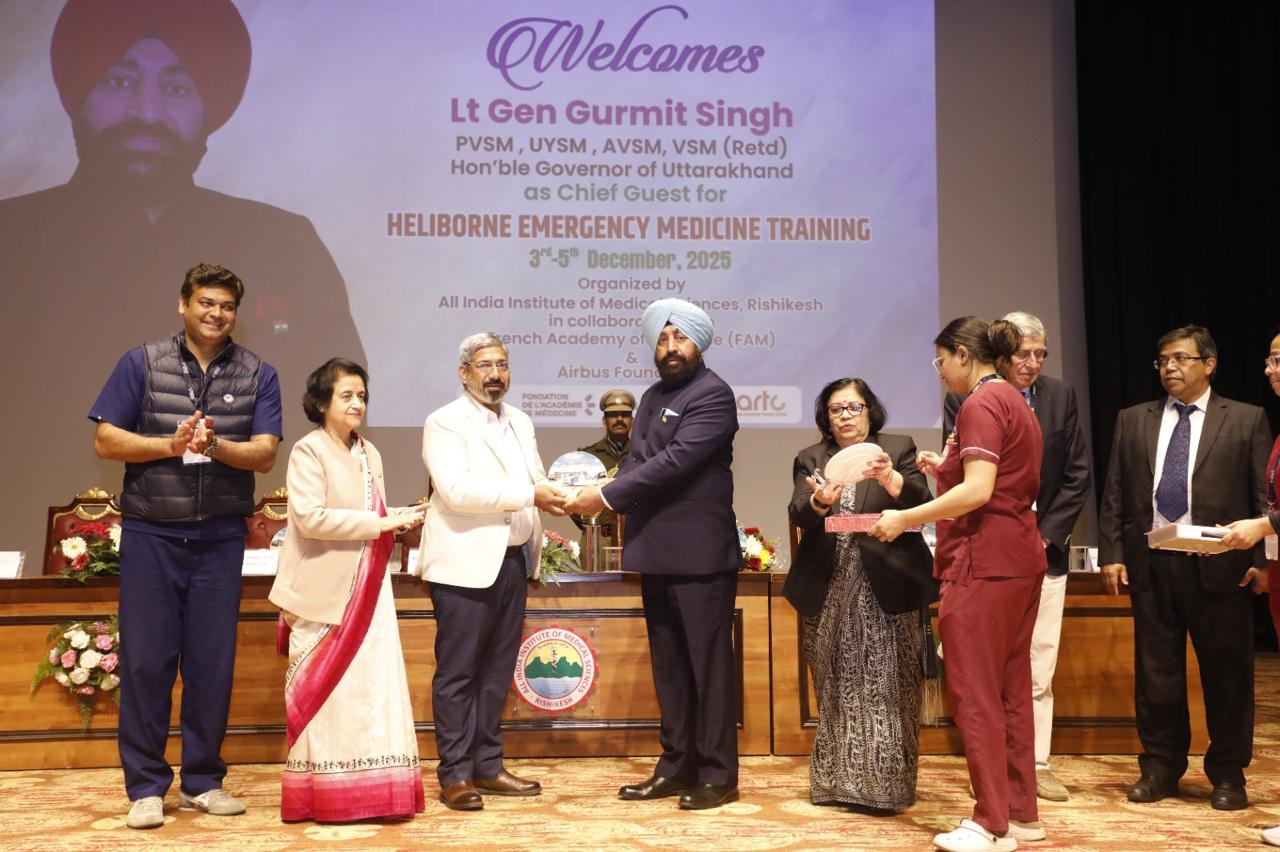 एम्स ऋषिकेश ने स्थापित किए चिकित्सा उत्कृष्टता के नए मानक, हेलीबोर्न इमरजेंसी मेडिसिन प्रशिक्षण का राज्यपाल ने किया शुभारंभ-Newsnetra 12 WhatsApp Image 2025 12 03 at 21.34.42 e49205d1