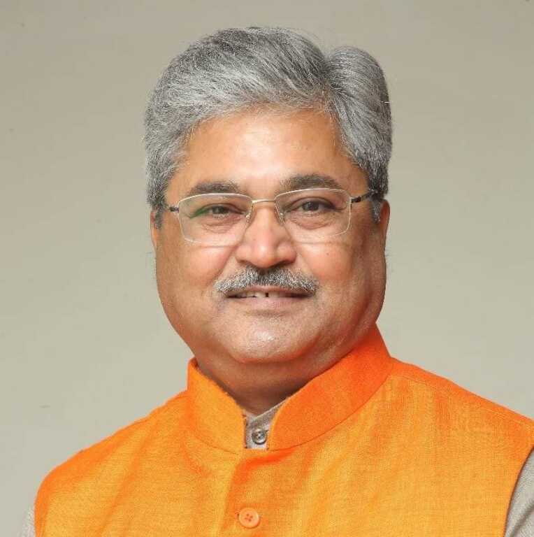 फर्जी ऑडियो मामले में दुष्यंत गौतम का बड़ा आरोप, 47 सोशल मीडिया चैनलों पर कार्रवाई की मांग-Newsnetra 3 facebook 1706374006204 7157051319720209835