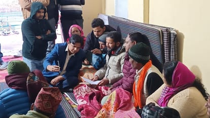 Chaukhutia Health Protest: 60 दिन के आंदोलन के बाद बड़ी जीत, CM धामी का टोकन मनी जारी करने का वादा-Newsnetra 3 makhayamatara pashhakara saha thhama sa vadaya varata karata aathalnakara 612b500471d12d57e1314827b6834969