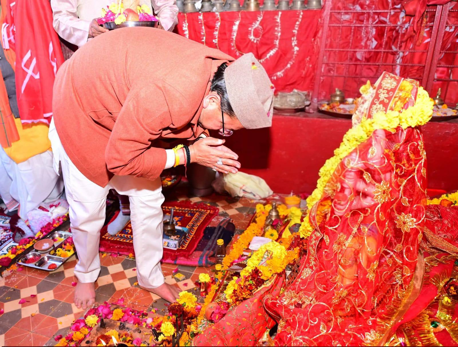 मुख्यमंत्री धामी ने माता रणकोची मंदिर में पूजा कर चम्पावत की सुख-समृद्धि की कामना की-Newsnetra 21 615422466 1188261550143541 1476513111915030495 n