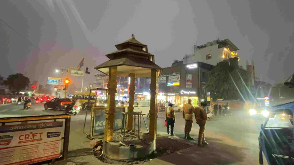 दिलाराम चौक का सौंदर्यीकरण कार्य अंतिम चरण में, उत्तराखण्ड की लोक-संस्कृति से सजे शहर के प्रमुख चौराहे-Newsnetra 12 IMG 20260102 WA0056