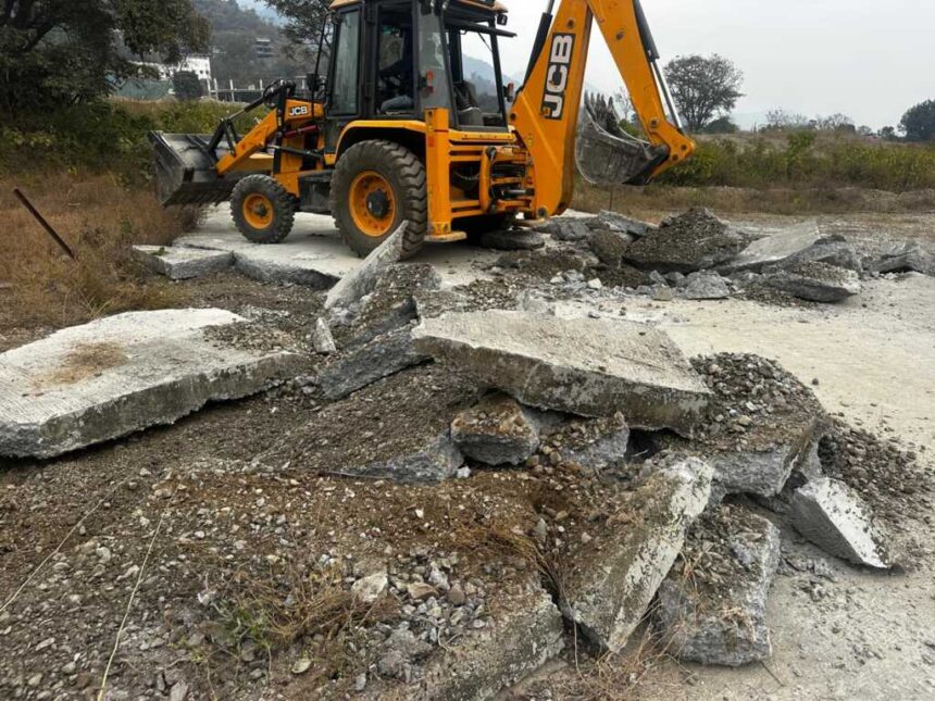 अवैध प्लॉटिंग पर एमडीडीए का सख्त प्रहार, 2026 में भी ध्वस्तीकरण अभियान जारी-Newsnetra 3 IMG 20260117 WA0140