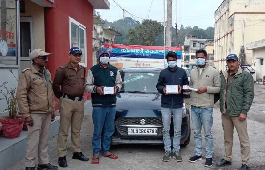 रायवाला में घरों के ताले तोड़कर चोरी करने वाले अंतरराज्यीय गिरोह का पर्दाफाश, तीन शातिर चोर गिरफ्तार, लाखों की ज्वैलरी बरामद-Newsnetra 3 IMG 20260201 WA0039