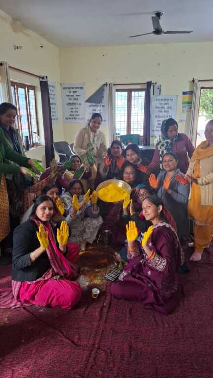 देहरादून में मातृशक्ति की पहल, स्वयं सहायता समूहों द्वारा निर्मित हर्बल रंगों से सजेगा होली बाजार-Newsnetra 18 IMG 20260215 WA0017