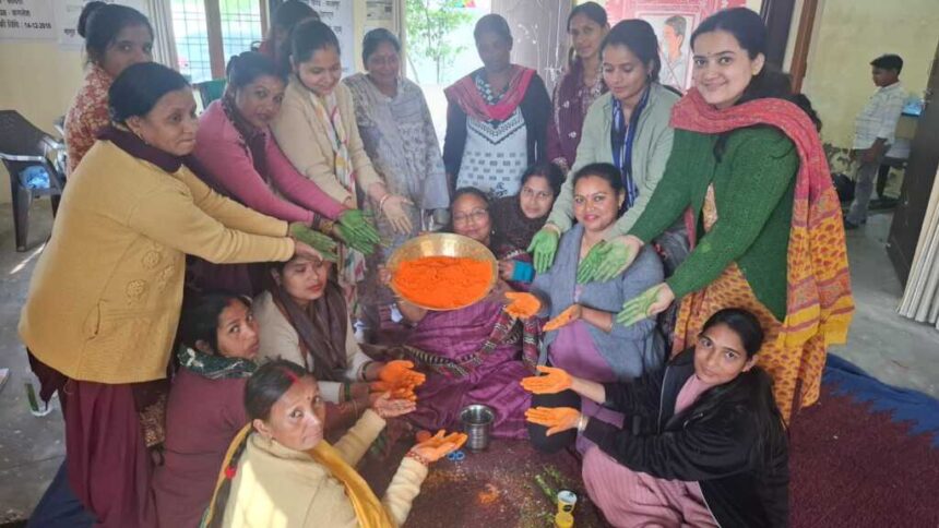 देहरादून में मातृशक्ति की पहल, स्वयं सहायता समूहों द्वारा निर्मित हर्बल रंगों से सजेगा होली बाजार-Newsnetra 13 IMG 20260215 WA0018