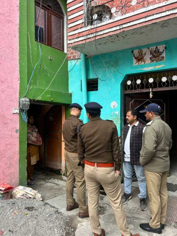 Operation Crackdown: देहरादून में 1160 बाहरी व्यक्तियों का सत्यापन, 13 लाख से अधिक का जुर्माना-Newsnetra 11 IMG 20260219 WA0123