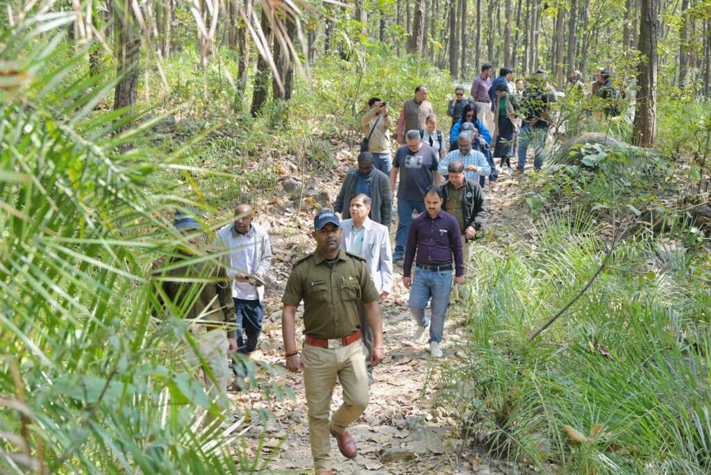आईयूसीएन के 11 देशों के प्रतिनिधिमंडल ने किया देहरादून के बाणगंगा जलागम क्षेत्र का भ्रमण, स्प्रिंग एवं रिवर रीजुविनेशन कार्यों की सराहना-Newsnetra 24 IMG 20260227 WA0107