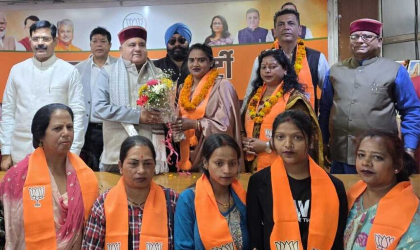 भाजपा प्रदेश मुख्यालय में सैकड़ों मातृशक्ति व जेन-जी कार्यकर्ताओं ने थामा पार्टी का दामन-Newsnetra 9 IMG 20260228 WA0075