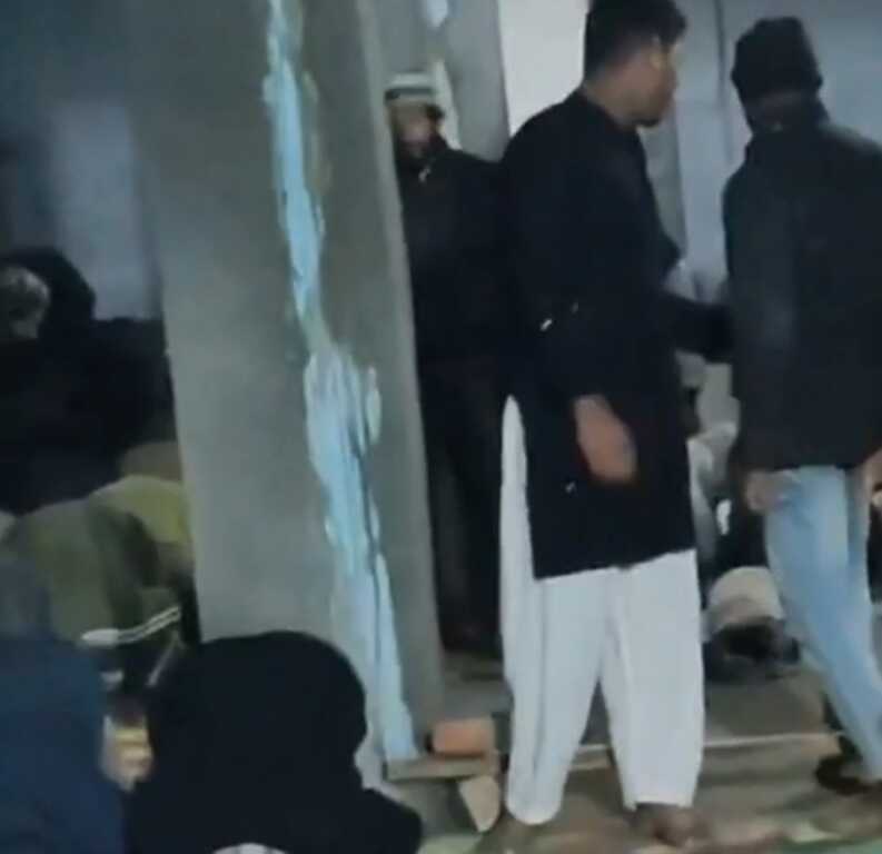 जोशीमठ में निर्माणाधीन भवन में नमाज अदा करने का वीडियो वायरल, स्थानीय लोगों में नाराजगी-Newsnetra 3 Screenshot 20260219 101439 Chrome