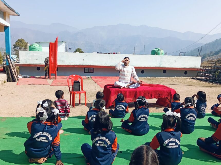 सरस्वती शिशु विद्या मंदिर कमांद में योग एवं ध्यान शिविर का आयोजन, योगाचार्य देवेश चंद्र ने कराया योगाभ्यास,, शिक्षक-छात्राओं ने किया उत्साहपूर्वक योगाभ्यास-Newsnetra 19 WhatsApp Image 2026 02 21 at 4.45.07 PM