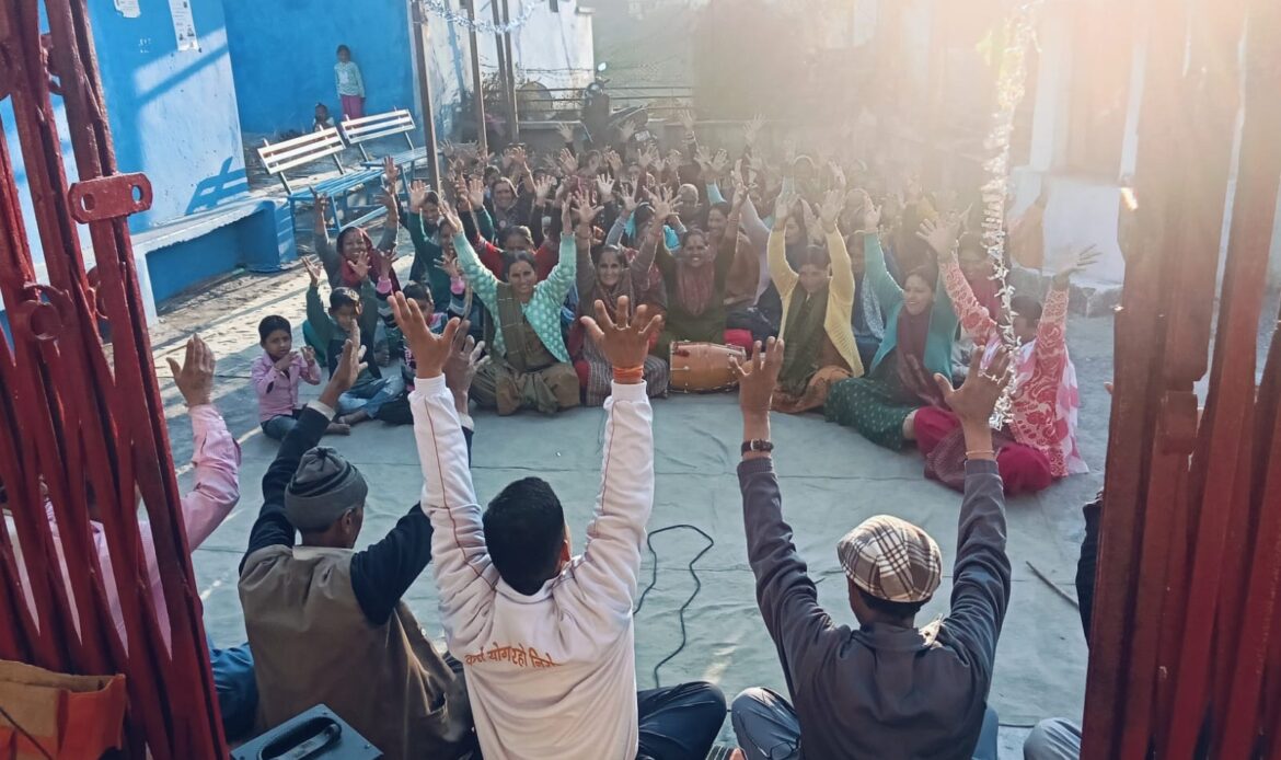 ग्राम सभा कैंच्छू में योग एवं ध्यान शिविर का आयोजन, ग्रामीणों ने बढ़-चढ़कर लिया भाग-Newsnetra 4 img 5055