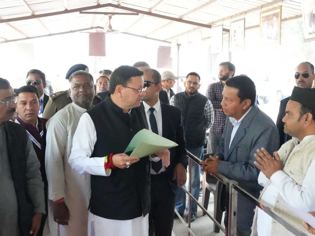 खटीमा भ्रमण पर सीएम धामी ने सुनीं जनसमस्याएं, अधिकारियों को दिए त्वरित समाधान के निर्देश-Newsnetra 24 IMG 20260228 WA0279