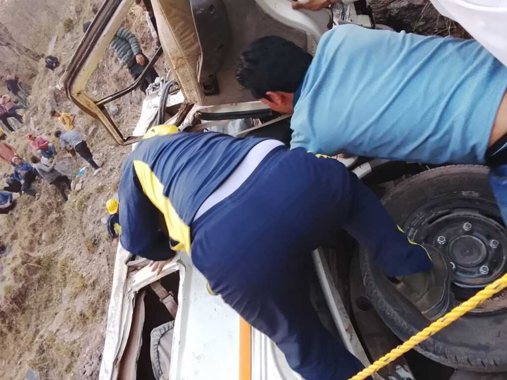 बागेश्वर के कपकोट में दर्दनाक हादसा: बोलेरो 100 मीटर गहरी खाई में गिरी, 2 महिलाओं की मौत, 5 घायल-Newsnetra 6 IMG 20260313 WA0067