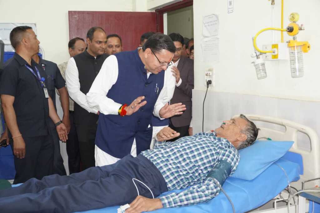 टनकपुर में स्वास्थ्य सेवाओं को मिला बड़ा बल, सीएम धामी ने ACLS एम्बुलेंस को दिखाई हरी झंडी-Newsnetra 27 IMG 20260314 WA0066