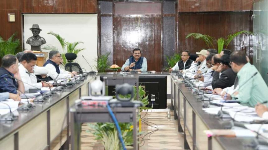 मुख्य सचिव की सख्ती: मुख्यमंत्री घोषणाओं वाली परियोजनाएं जल्द पूरी करें विभाग-Newsnetra 3 IMG 20260316 WA0033