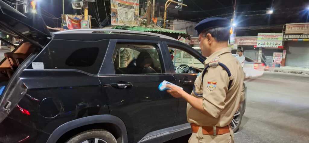 देहरादून में ‘ऑपरेशन नाइट वॉच’ सख्त: हुड़दंगी छात्रों पर शिकंजा, रातभर चली चेकिंग में 16 गिरफ्तार, 30+ वाहन सीज-Newsnetra 24 IMG 20260327 WA0130