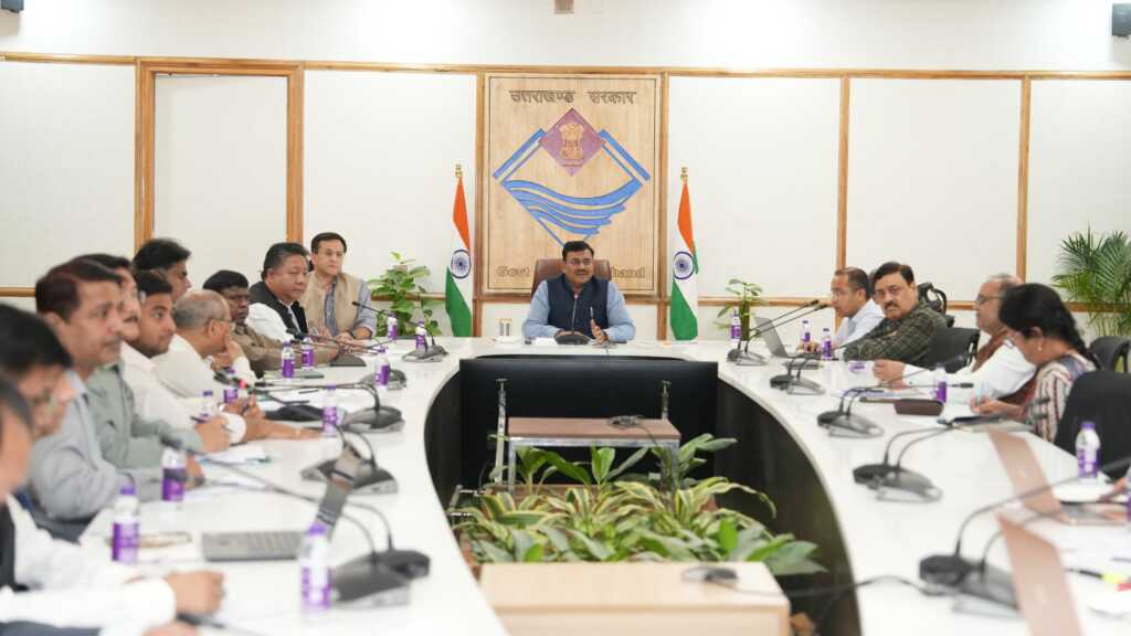 चारधाम यात्रा से पहले उत्तराखंड में ईंधन आपूर्ति सुदृढ़, कालाबाजारी पर सख्ती और ग्रीन एनर्जी को बढ़ावा-Newsnetra 6 IMG 20260329 WA0028