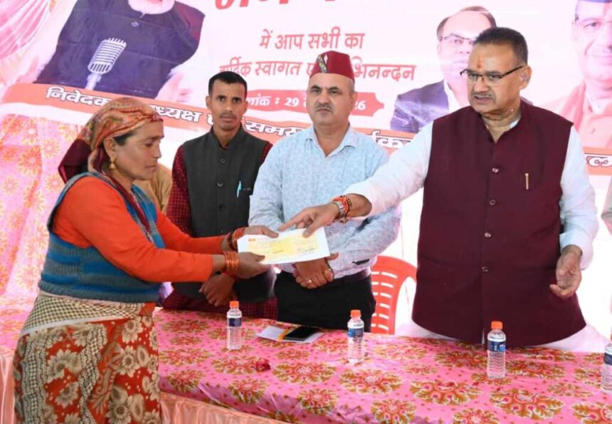 देहरादून में आपदा प्रभावितों को बड़ी राहत, कैबिनेट मंत्री गणेश जोशी ने 74 परिवारों को ₹93 लाख के चेक वितरित किए-Newsnetra 7 IMG 20260330 WA0026
