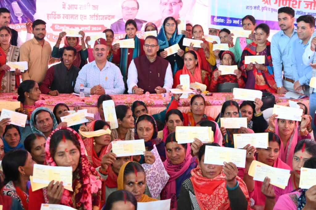 देहरादून में आपदा प्रभावितों को बड़ी राहत, कैबिनेट मंत्री गणेश जोशी ने 74 परिवारों को ₹93 लाख के चेक वितरित किए-Newsnetra 9 IMG 20260330 WA0028