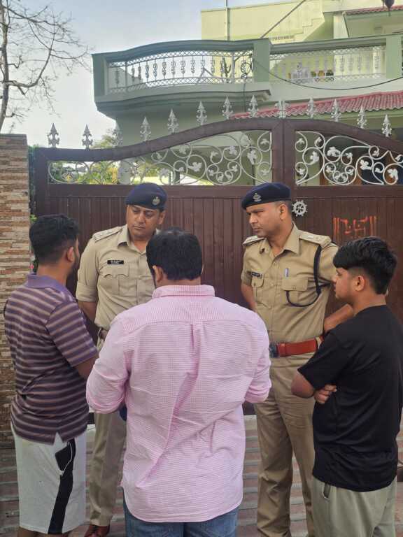 देहरादून के मसूरी रोड पर रोडरेज बना जानलेवा, टायर पर फायरिंग के दौरान मॉर्निंग वॉकर की मौत-Newsnetra 12 IMG 20260330 WA0046 1