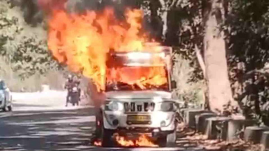 विकासनगर: दर्रारीट के पास पिकअप वाहन में लगी आग, चालक ने कूदकर बचाई जान; शॉर्ट सर्किट की आशंका-Newsnetra 3 Screenshot 2026 03 03 202618