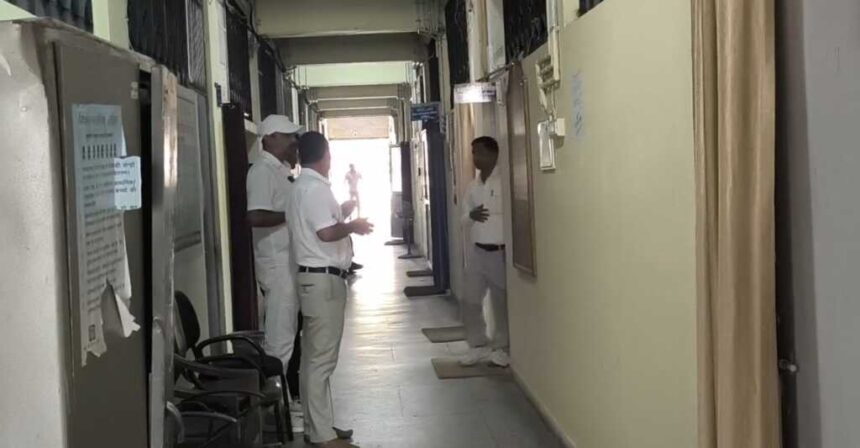 हरिद्वार में विजिलेंस का बड़ा एक्शन: 50 हजार रिश्वत लेते सुपरवाइजर रंगेहाथ गिरफ्तार, रोशनाबाद विकास भवन में मचा हड़कंप-Newsnetra 3 Screenshot 20260325 211751 WhatsApp