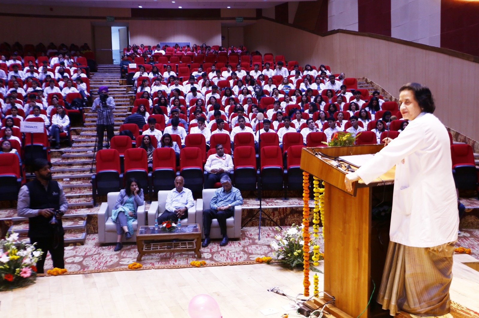 एम्स ऋषिकेश में ‘युवा जोश’ का उत्साह: नेशनल यूथ कॉन्क्लेव-2026 में हेल्थ और वेल्थ के संतुलन का संदेश, युवाओं को दी गई जीवन प्रबंधन की सीख-Newsnetra 9 WhatsApp Image 2026 03 25 at 8.32.40 PM 1